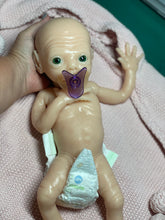 Load image into Gallery viewer, Custom Blank (unpainted) full body silicone premature baby girl kit Amelia (baby girl ) in eco 20