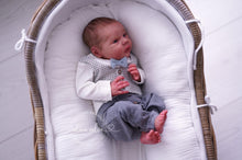 Load image into Gallery viewer, BLANK vinyl kit Mayven by Viviane Aleluia (includes: vinyl head, full limbs, non gender belly plate & fabric body)