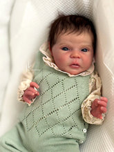 Load image into Gallery viewer, BLANK vinyl kit Mayven by Viviane Aleluia (includes: vinyl head, full limbs, non gender belly plate & fabric body)