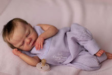 Load image into Gallery viewer, BLANK vinyl kit Wendy  18” by Viviane Aleluia