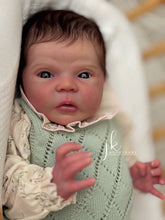 Load image into Gallery viewer, BLANK vinyl kit Mayven by Viviane Aleluia (includes: vinyl head, full limbs, non gender belly plate & fabric body)