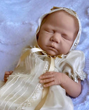 Load image into Gallery viewer, BLANK vinyl kit Wendy  18” by Viviane Aleluia