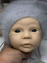 Load image into Gallery viewer, BLANK vinyl kit Mayven by Viviane Aleluia (includes: vinyl head, full limbs, non gender belly plate & fabric body)