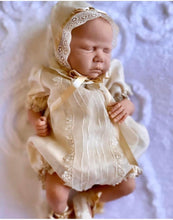 Load image into Gallery viewer, BLANK vinyl kit Wendy  18” by Viviane Aleluia