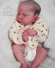 Load image into Gallery viewer, BLANK vinyl kit Wendy  18” by Viviane Aleluia