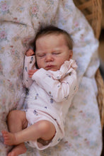 Load image into Gallery viewer, BLANK vinyl kit Wendy  18” by Viviane Aleluia