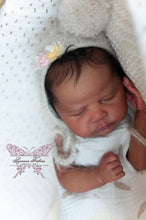 Load image into Gallery viewer, BLANK vinyl kit Wendy  18” by Viviane Aleluia