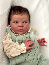 Load image into Gallery viewer, BLANK vinyl kit Mayven by Viviane Aleluia (includes: vinyl head, full limbs, non gender belly plate & fabric body)