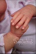 Load image into Gallery viewer, BLANK vinyl kit Wendy  18” by Viviane Aleluia