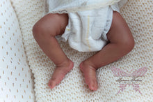 Load image into Gallery viewer, BLANK vinyl kit Wendy  18” by Viviane Aleluia