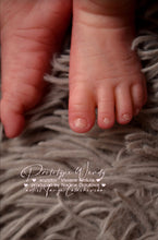 Load image into Gallery viewer, BLANK vinyl kit Wendy  18” by Viviane Aleluia