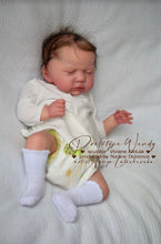 Load image into Gallery viewer, BLANK vinyl kit Wendy  18” by Viviane Aleluia