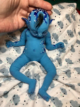 Load image into Gallery viewer, Custom Full body silicone avatar Na'vi fantasy baby 9.4" rooted head