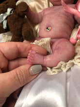 Load image into Gallery viewer, AVAILABLE Prototype full body silicone mini kit Vikki 8” in eco20 with 3D skin effect