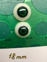 Load image into Gallery viewer, Dolls eyes 18 mm
