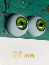Load image into Gallery viewer, Dolls eyes 20mm