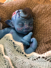 Load image into Gallery viewer, Custom Full body silicone avatar Na'vi fantasy baby (rooted head, flower, rooted tail)