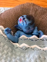 Load image into Gallery viewer, Custom Full body silicone avatar Na'vi fantasy baby (rooted head, flower, rooted tail)