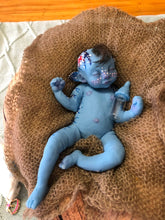 Load image into Gallery viewer, Custom Full body silicone avatar Na'vi fantasy baby (rooted head, flower, rooted tail)