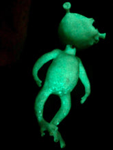 Load image into Gallery viewer, Full body silicone fantasy alien baby Pignoid