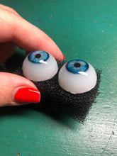Load image into Gallery viewer, Dolls eyes 18mm