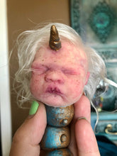 Load image into Gallery viewer, Sparkle Silicone Unipillar (Rooted)