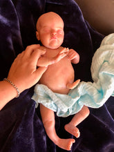 Load image into Gallery viewer, AVAILABLE Vinyl reborn Birdie (sculpted by Laura Lee Eagles, brought to life by Nadine Dolotova)