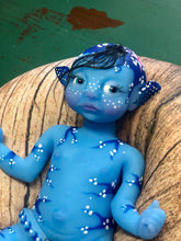 Load image into Gallery viewer, Custom Full body silicone avatar Na'vi fantasy baby girl awake (rooted head, flower, rooted tail, eyelashes)