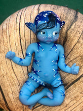 Load image into Gallery viewer, Custom Full body silicone avatar Na'vi fantasy baby girl awake (rooted head, flower, rooted tail, eyelashes)
