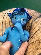 Load image into Gallery viewer, Custom Full body silicone avatar Na'vi fantasy baby girl awake (rooted head, flower, rooted tail, eyelashes)