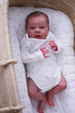 Load image into Gallery viewer, BLANK vinyl kit Mayven by Viviane Aleluia (includes: vinyl head, full limbs, non gender belly plate &amp; fabric body)
