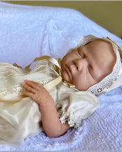 Load image into Gallery viewer, BLANK vinyl kit Wendy  18” by Viviane Aleluia
