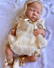 Load image into Gallery viewer, BLANK vinyl kit Wendy  18” by Viviane Aleluia
