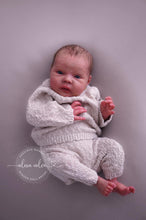 Load image into Gallery viewer, BLANK vinyl kit Mayven by Viviane Aleluia (includes: vinyl head, full limbs, non gender belly plate &amp; fabric body)
