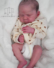 Load image into Gallery viewer, BLANK vinyl kit Wendy  18” by Viviane Aleluia
