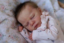 Load image into Gallery viewer, BLANK vinyl kit Wendy  18” by Viviane Aleluia
