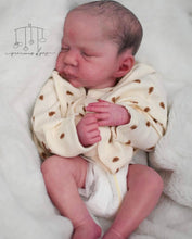 Load image into Gallery viewer, BLANK vinyl kit Wendy  18” by Viviane Aleluia
