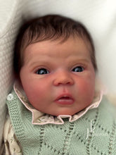 Load image into Gallery viewer, BLANK vinyl kit Mayven by Viviane Aleluia (includes: vinyl head, full limbs, non gender belly plate &amp; fabric body)
