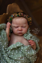 Load image into Gallery viewer, BLANK vinyl kit Wendy  18” by Viviane Aleluia
