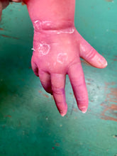 Load image into Gallery viewer, Peeling skin tutorial (for vinyl kits) - prerecorded video
