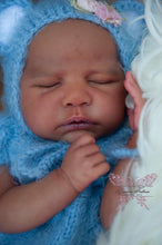 Load image into Gallery viewer, BLANK vinyl kit Wendy  18” by Viviane Aleluia
