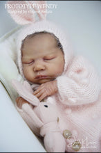 Load image into Gallery viewer, BLANK vinyl kit Wendy  18” by Viviane Aleluia
