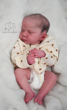 Load image into Gallery viewer, BLANK vinyl kit Wendy  18” by Viviane Aleluia
