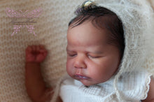 Load image into Gallery viewer, BLANK vinyl kit Wendy  18” by Viviane Aleluia
