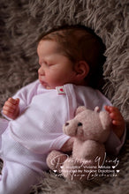 Load image into Gallery viewer, BLANK vinyl kit Wendy  18” by Viviane Aleluia
