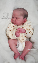 Load image into Gallery viewer, BLANK vinyl kit Wendy  18” by Viviane Aleluia
