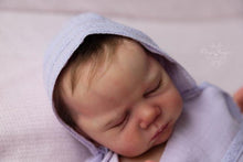 Load image into Gallery viewer, BLANK vinyl kit Wendy  18” by Viviane Aleluia
