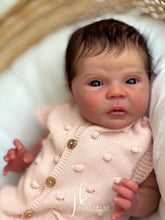 Load image into Gallery viewer, BLANK vinyl kit Mayven by Viviane Aleluia (includes: vinyl head, full limbs, non gender belly plate &amp; fabric body)
