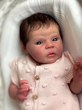 Load image into Gallery viewer, BLANK vinyl kit Mayven by Viviane Aleluia (includes: vinyl head, full limbs, non gender belly plate &amp; fabric body)
