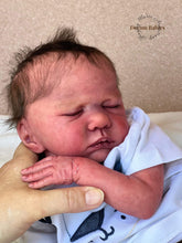 Load image into Gallery viewer, BLANK vinyl kit Wendy  18” by Viviane Aleluia
